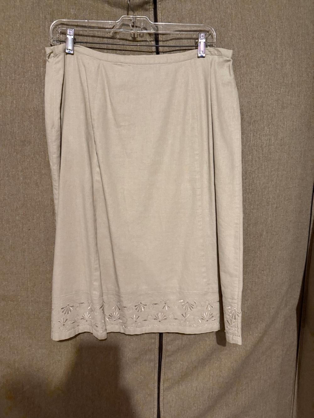 Sag Harbor Light Beige Midi Skirt with Embroidered Hem